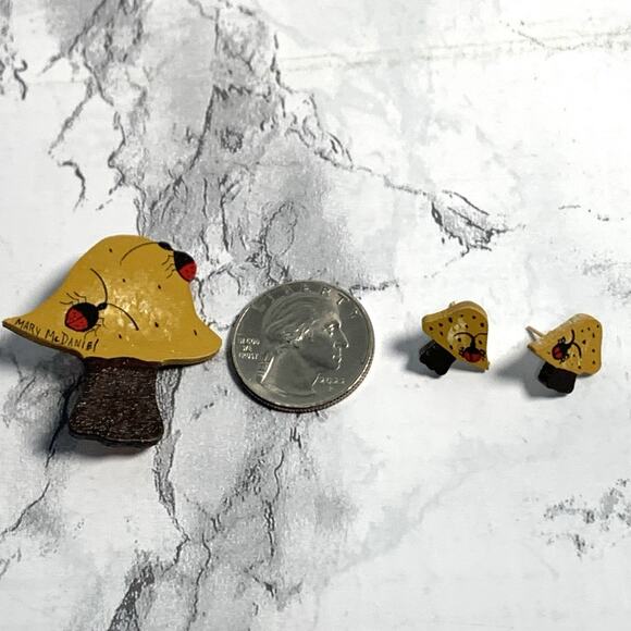 Vintage Brooch Earrings Mushrooms Wood Mary McDaniel Signed Handcrafted Whimsy - Picture 5 of 6